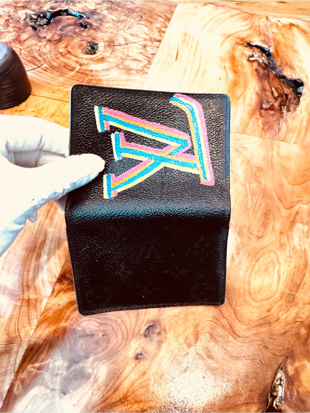 Louis Vuitton, multiple card holder, reinvented hand painted vintage wallet - Picture 4 of 14